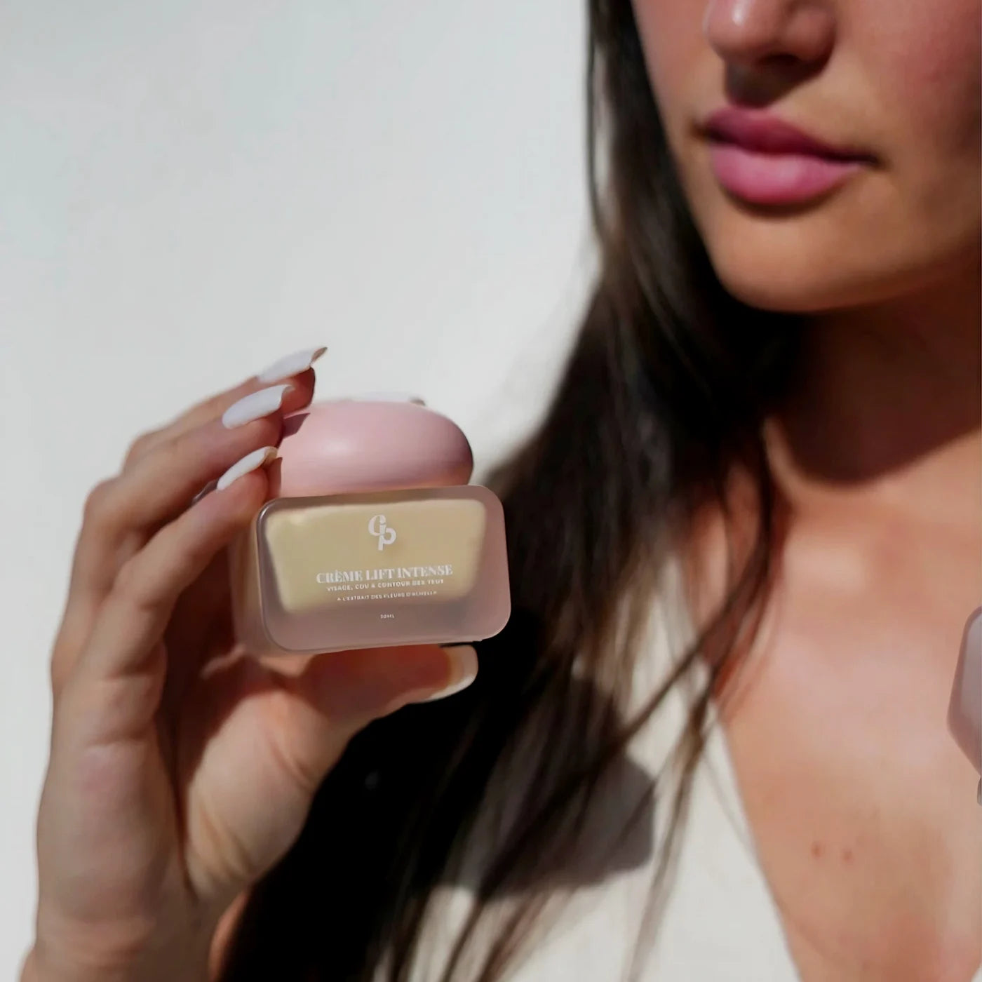 Woman holding the Intense Lift cream